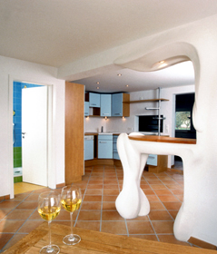 Anael Holdack Raumgestaltung Raumteilersegment, K�che/Essraum, mit integrierter, verdeckter Beleuchtung und Esche Massivholzplatte.